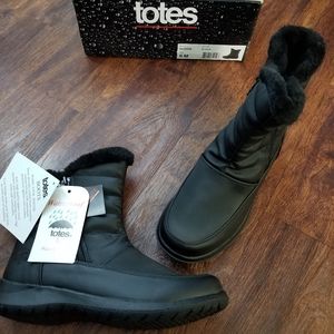 Totes womens Waterproof winter boots size 6 medium